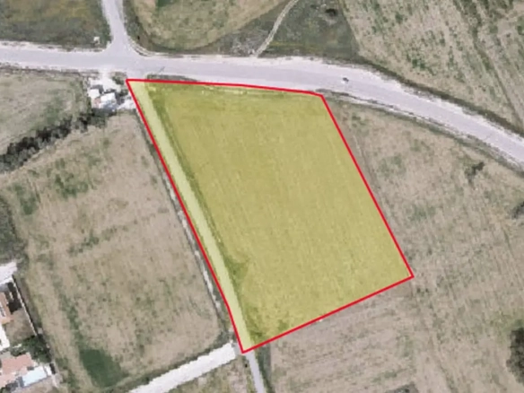  Coastal land for sale in Pervolia