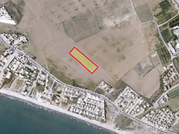 Tourist land for sale in Pervolia