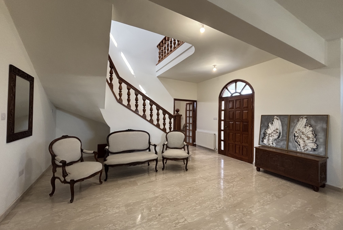 MENEOU HOUSE 6