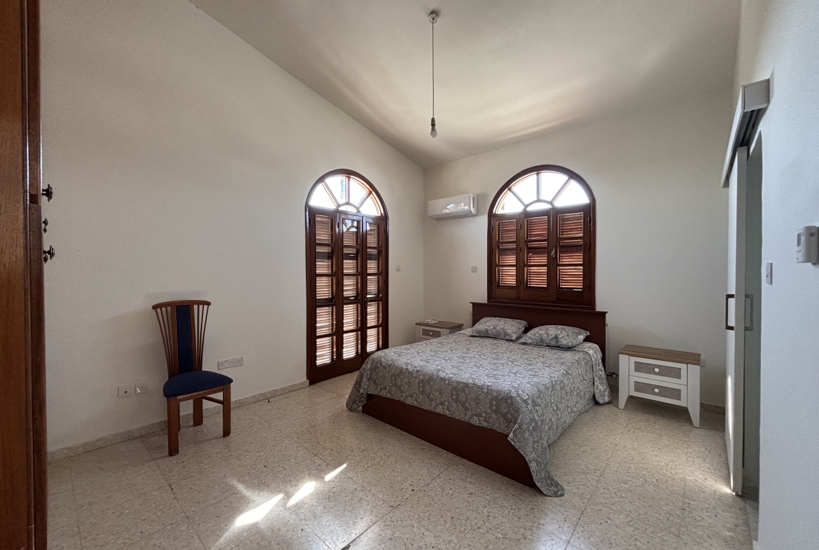 MENEOU HOUSE 8