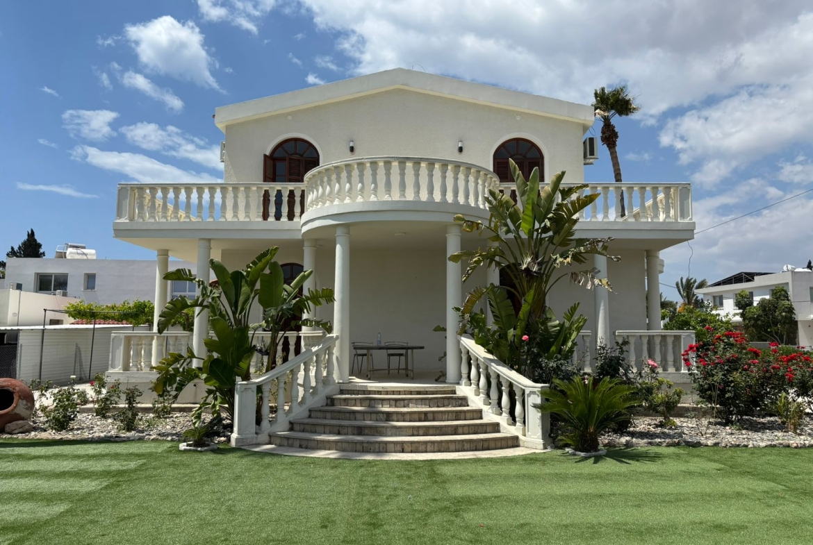 VILLA MENEOU 1