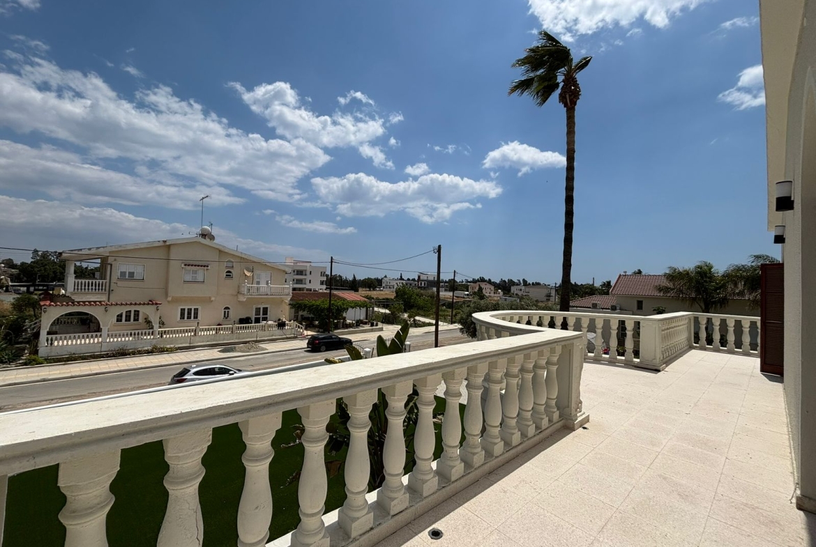 VILLA MENEOU 20