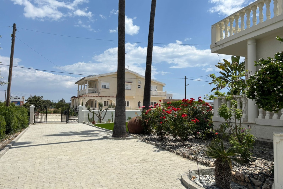 VILLA MENEOU 29
