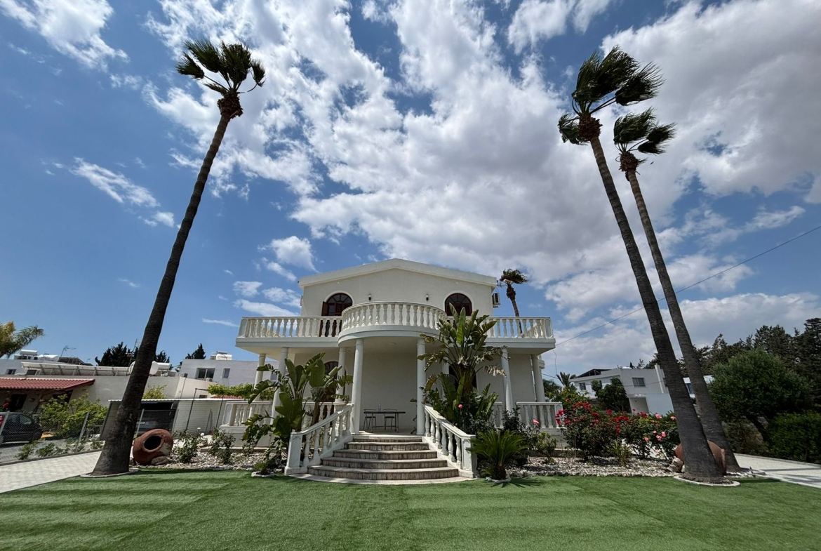 VILLA MENEOU 3