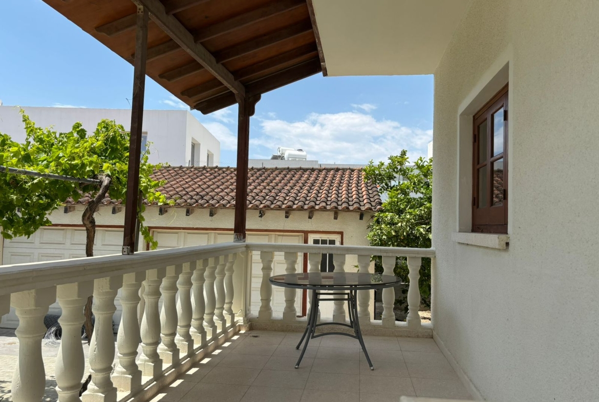 VILLA MENEOU 30