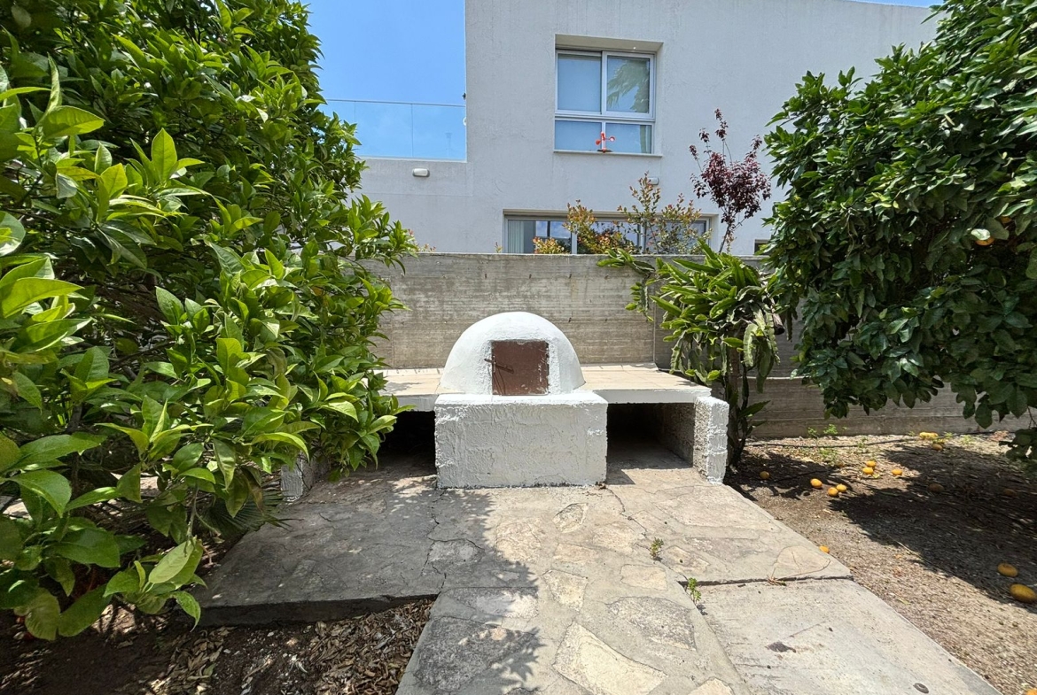 VILLA MENEOU 32