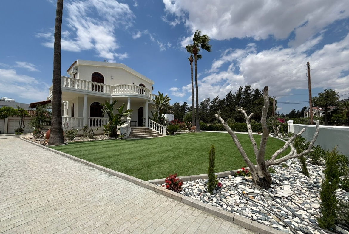 VILLA MENEOU 36
