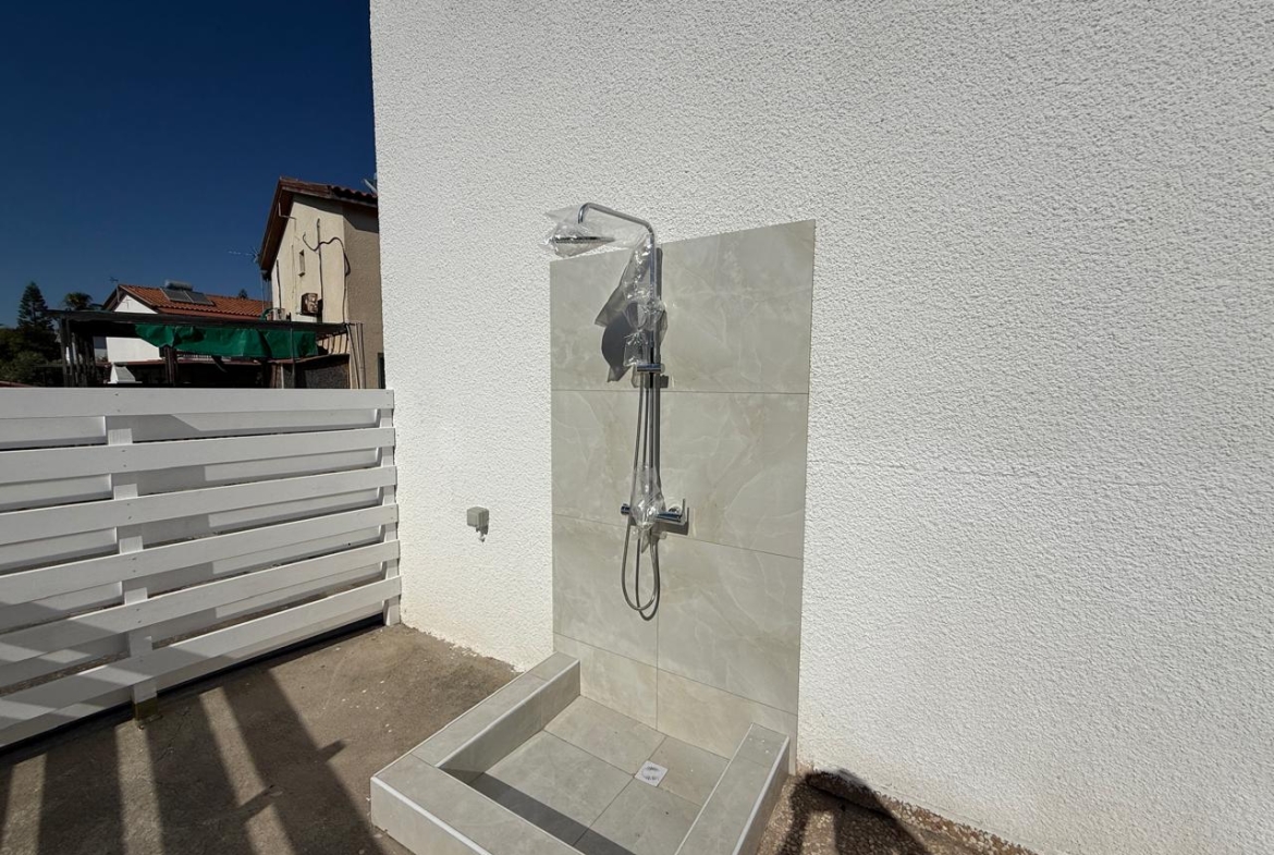 ALEXANDER HOUSE PERVOLIA 15