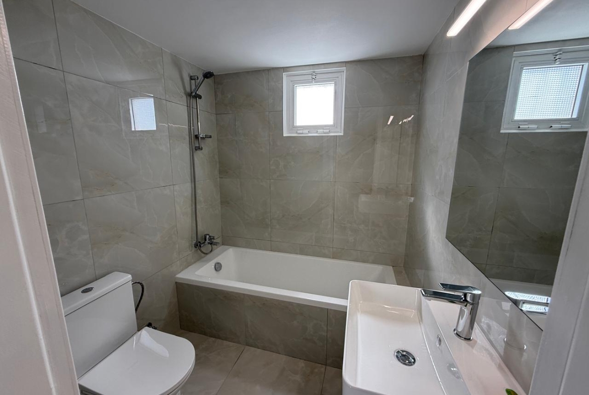 ALEXANDER HOUSE PERVOLIA 7