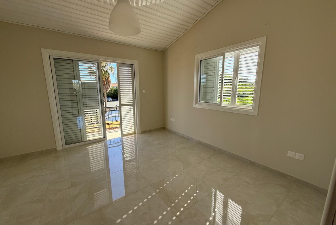 ALEXANDER HOUSE PERVOLIA 8